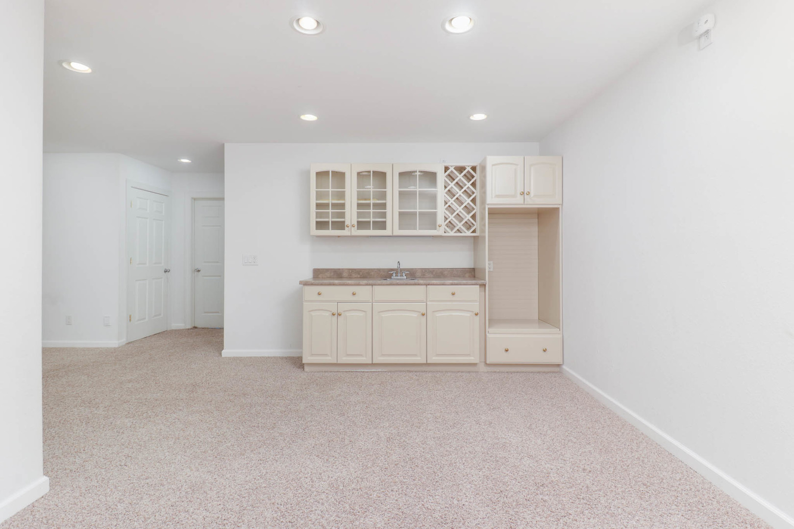 3 Strawberry Road, Bloomington, IL 61704