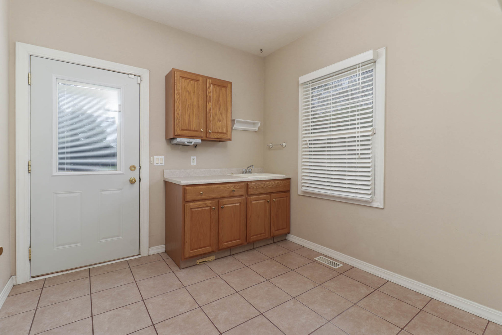 3 Strawberry Road, Bloomington, IL 61704