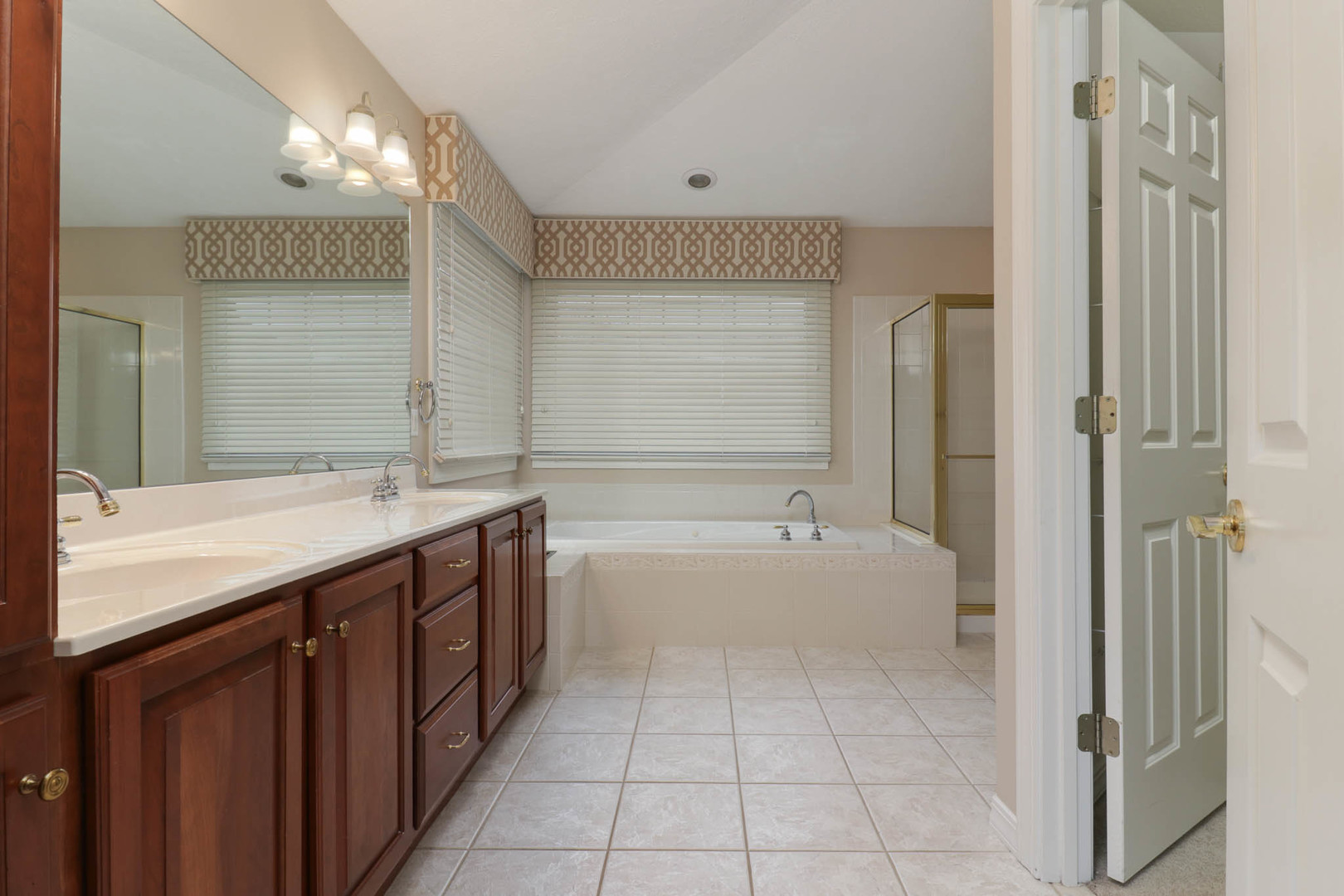 3 Strawberry Road, Bloomington, IL 61704