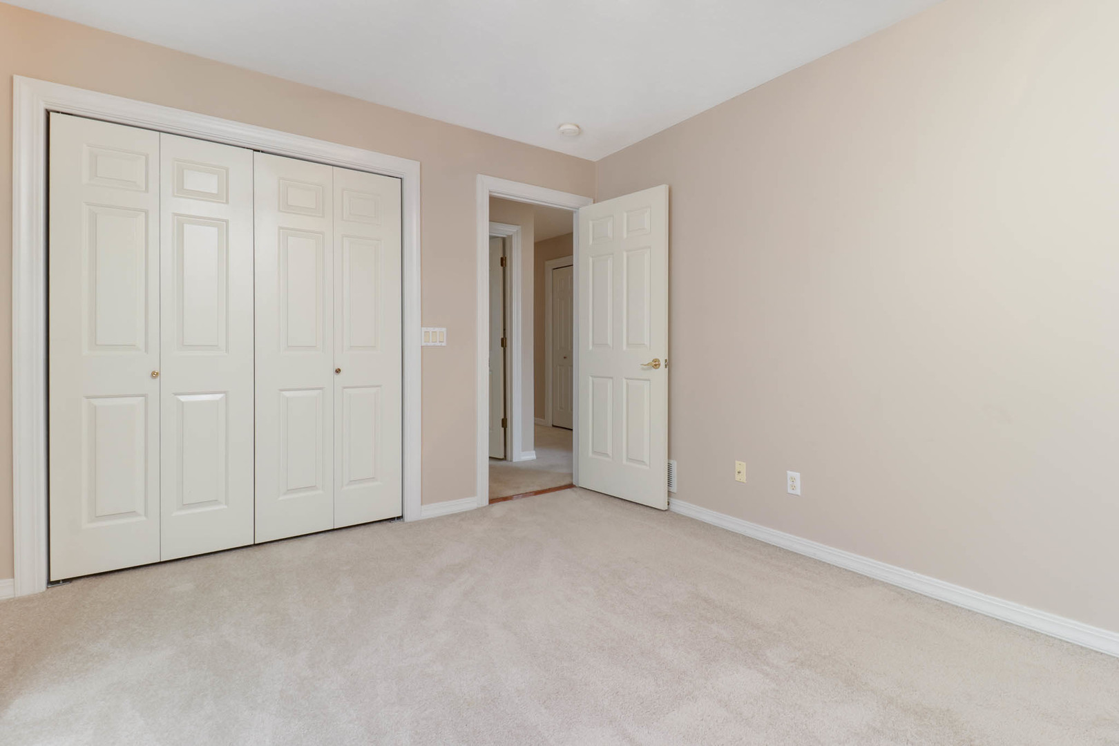 3 Strawberry Road, Bloomington, IL 61704