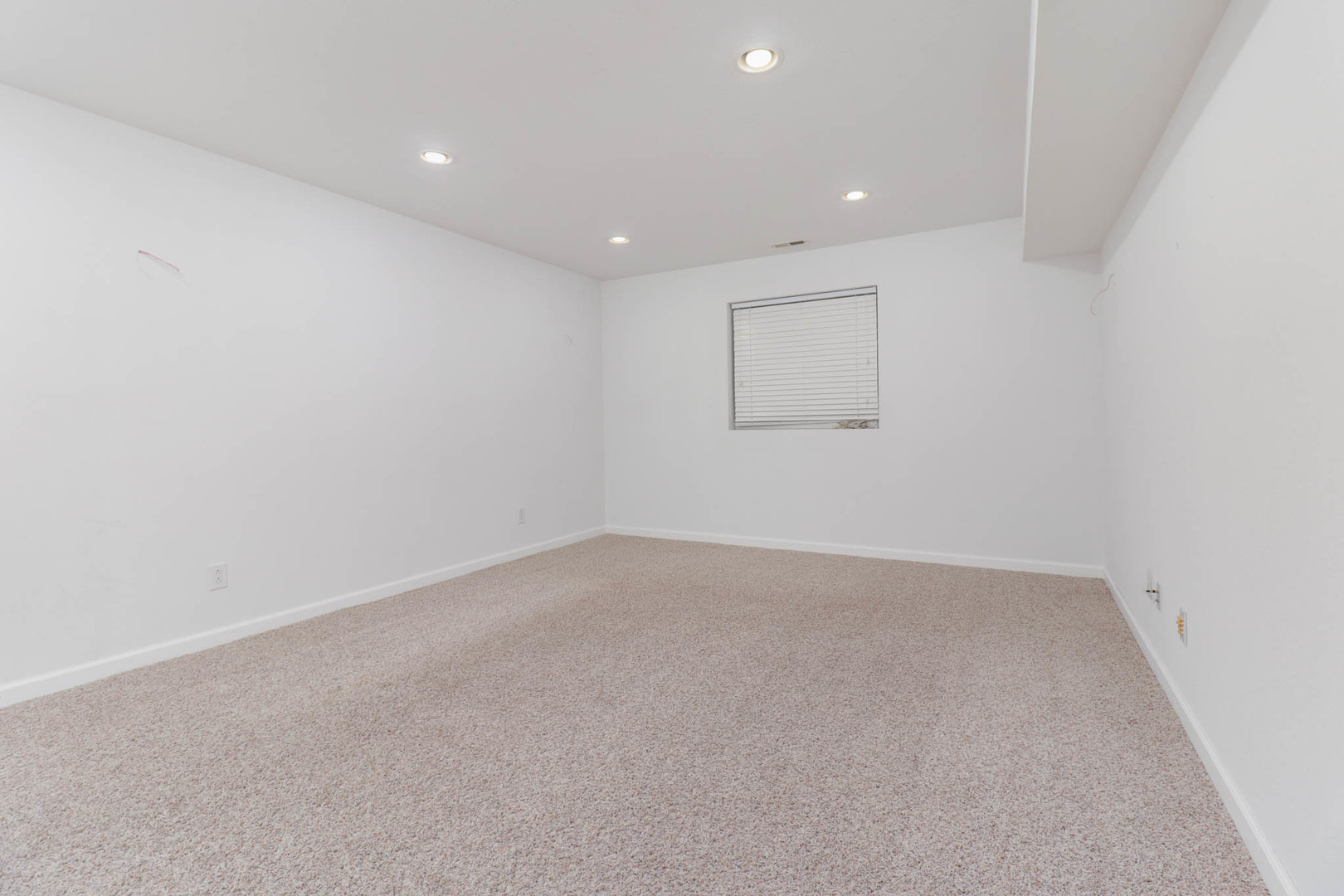 3 Strawberry Road, Bloomington, IL 61704