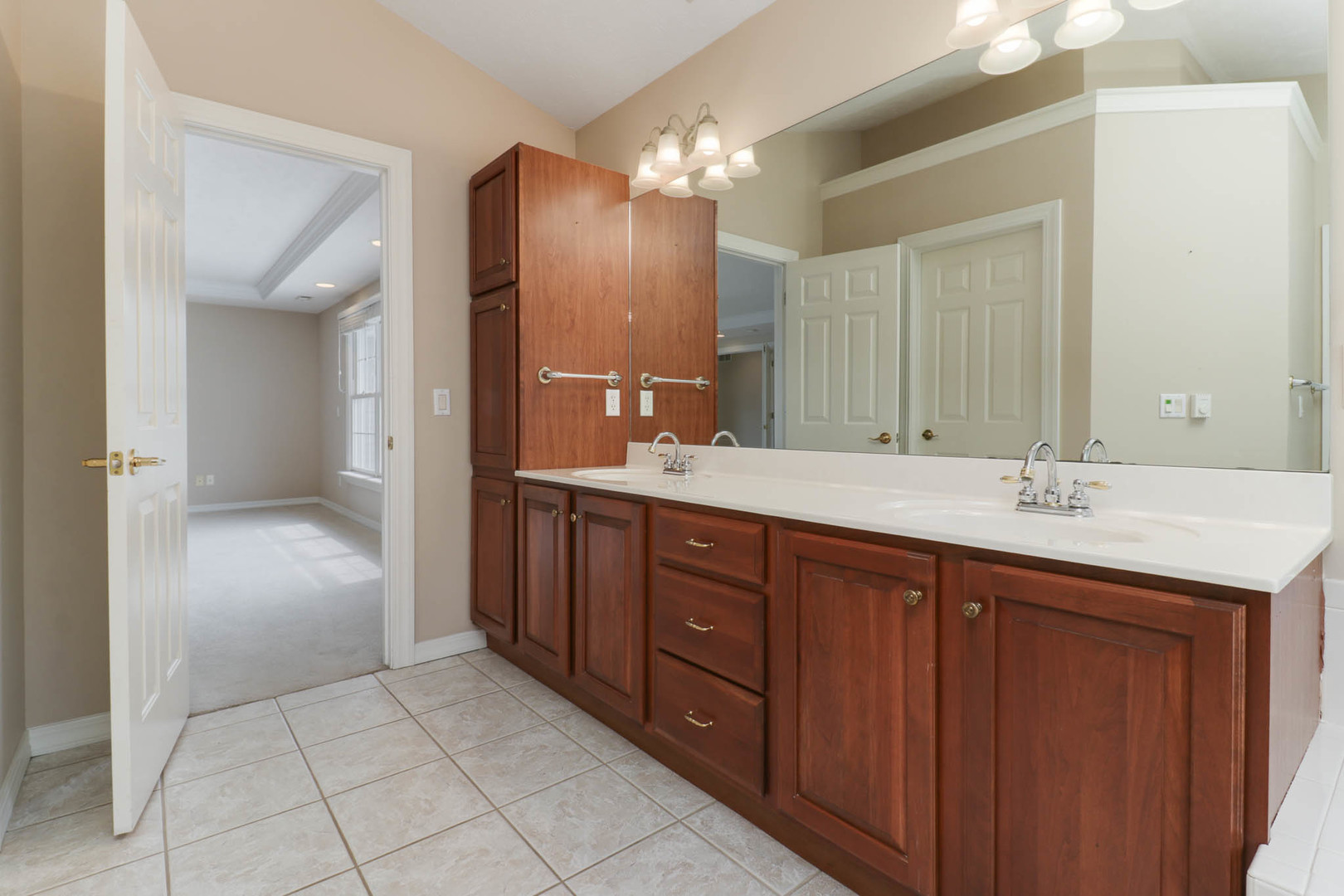 3 Strawberry Road, Bloomington, IL 61704