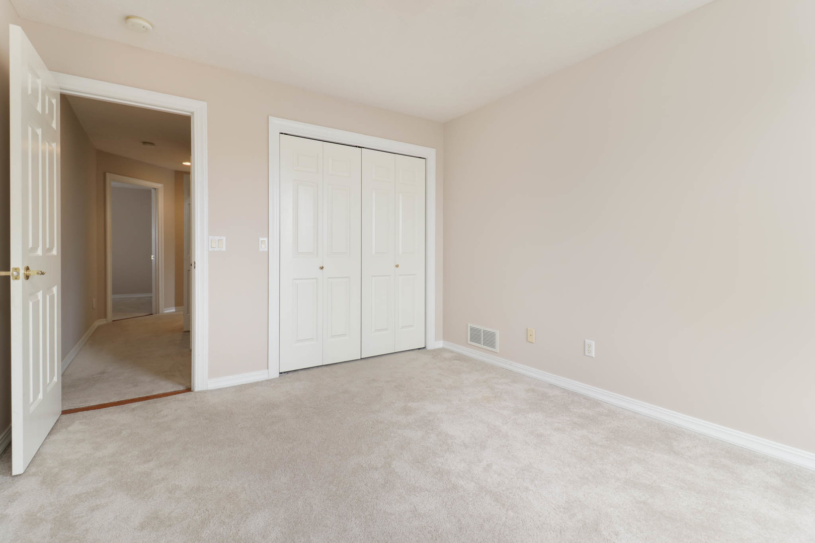 3 Strawberry Road, Bloomington, IL 61704