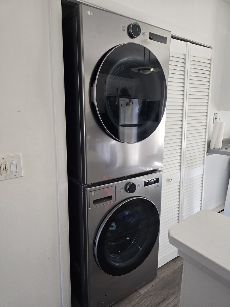 160 S Waters Edge Drive #302, Glendale Heights, IL 60139