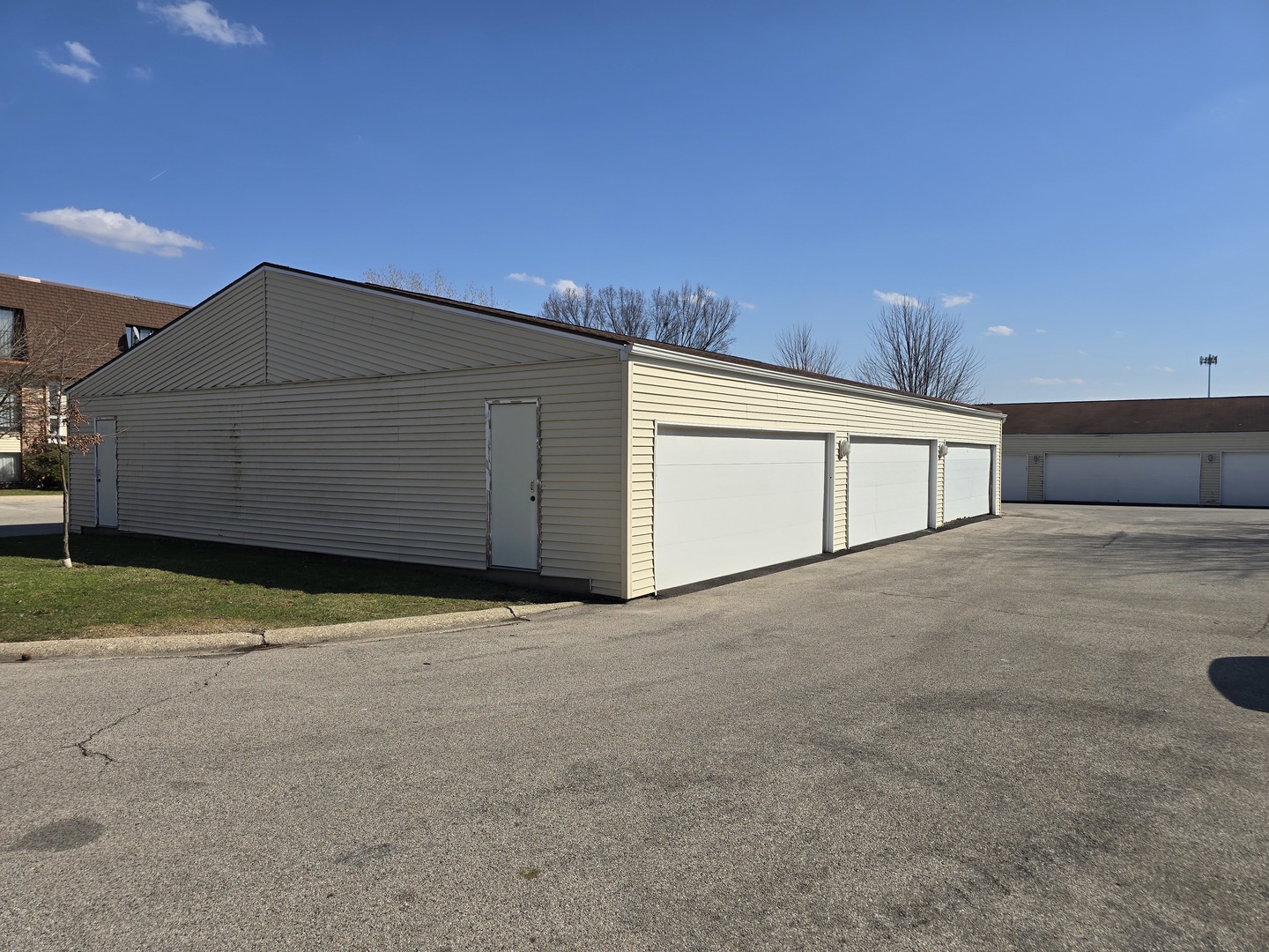 160 S Waters Edge Drive #302, Glendale Heights, IL 60139