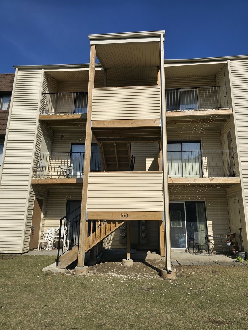 160 S Waters Edge Drive #302, Glendale Heights, IL 60139