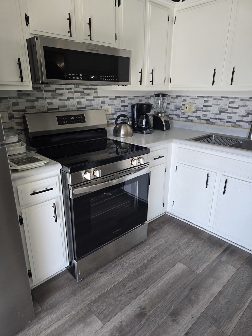 160 S Waters Edge Drive #302, Glendale Heights, IL 60139