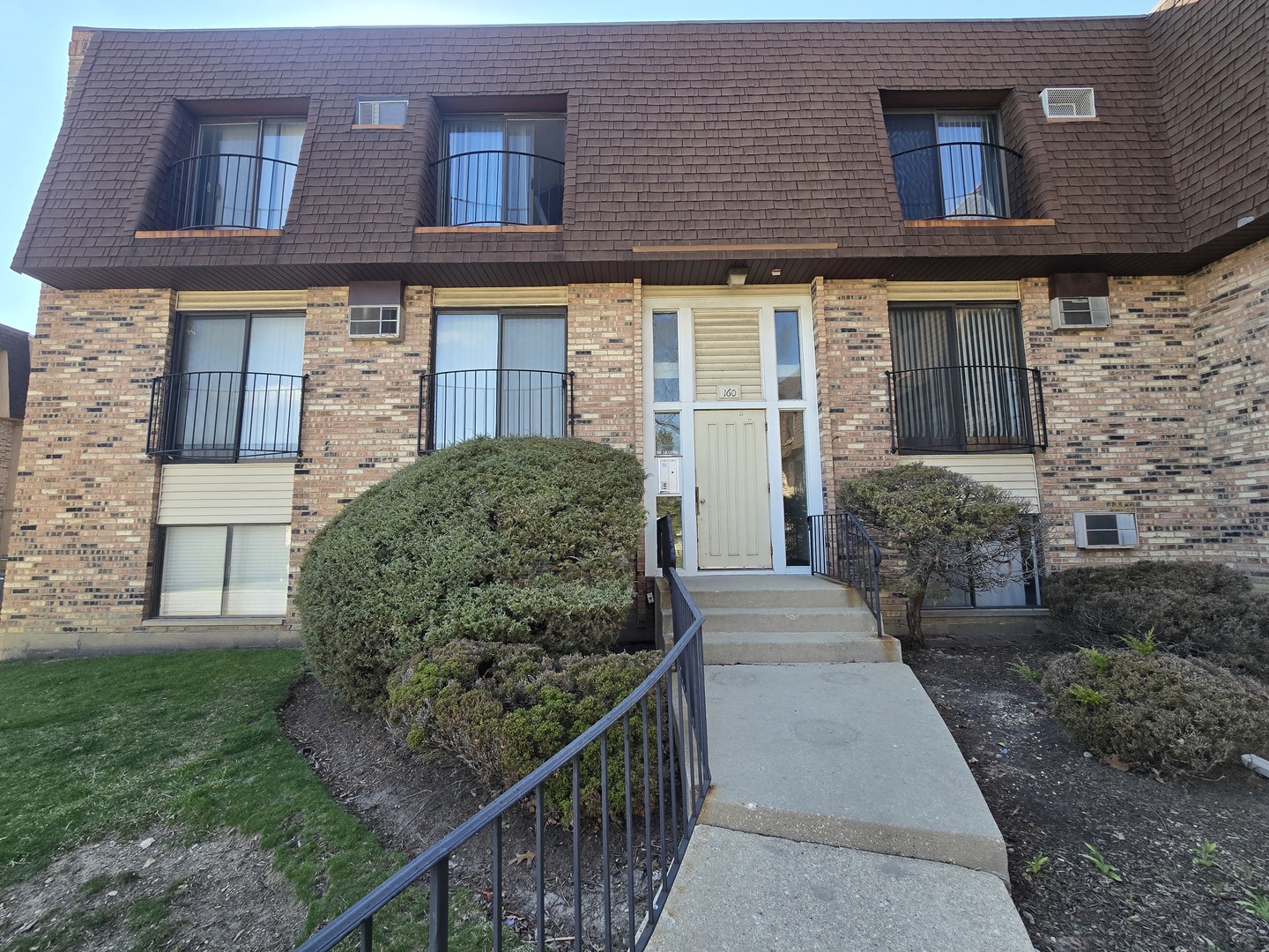 160 S Waters Edge Drive #302, Glendale Heights, IL 60139