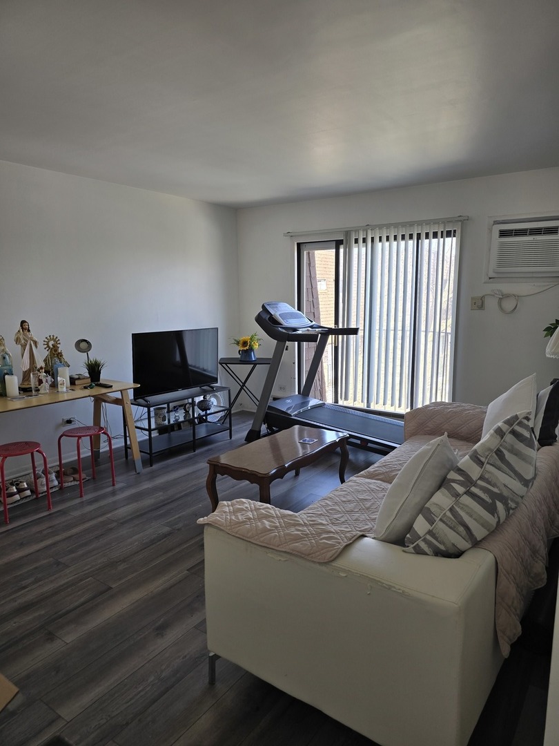 160 S Waters Edge Drive #302, Glendale Heights, IL 60139