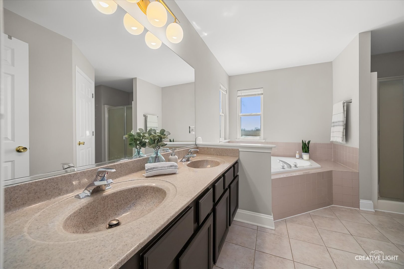 490 Treasure Drive, Oswego, IL 60543