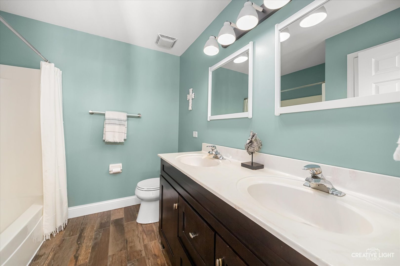 490 Treasure Drive, Oswego, IL 60543