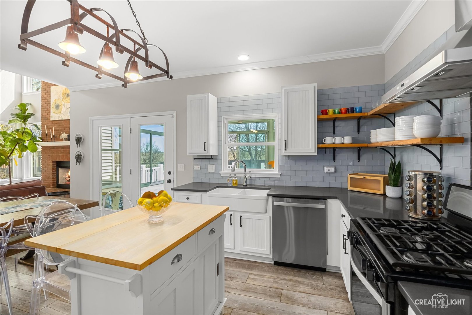 490 Treasure Drive, Oswego, IL 60543