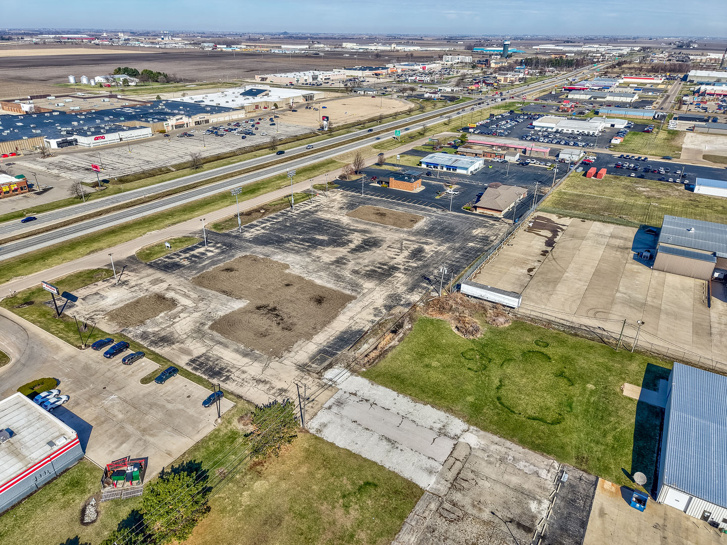 3705 Frontage Road, Peru, IL 61354