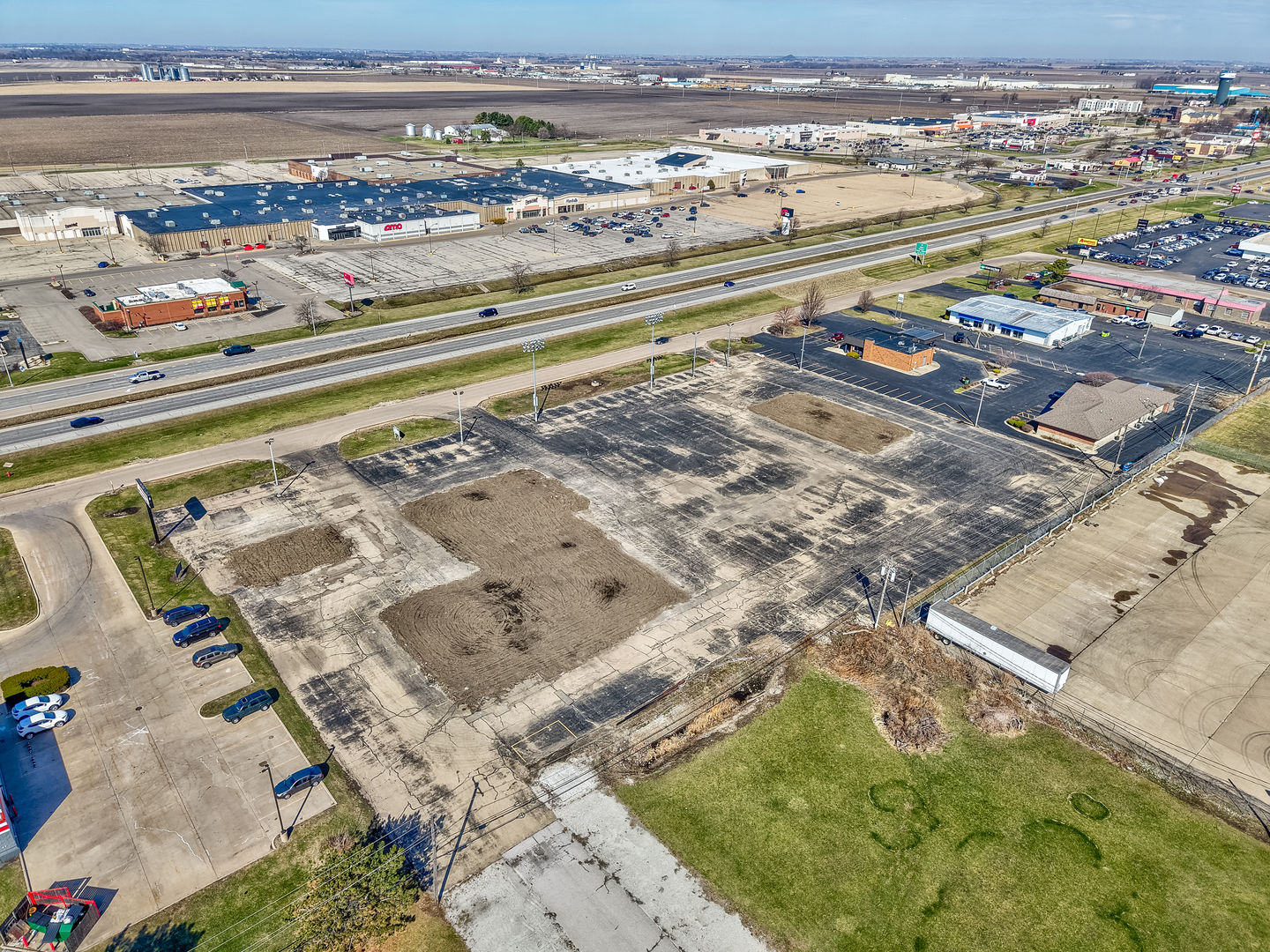 3705 Frontage Road, Peru, IL 61354