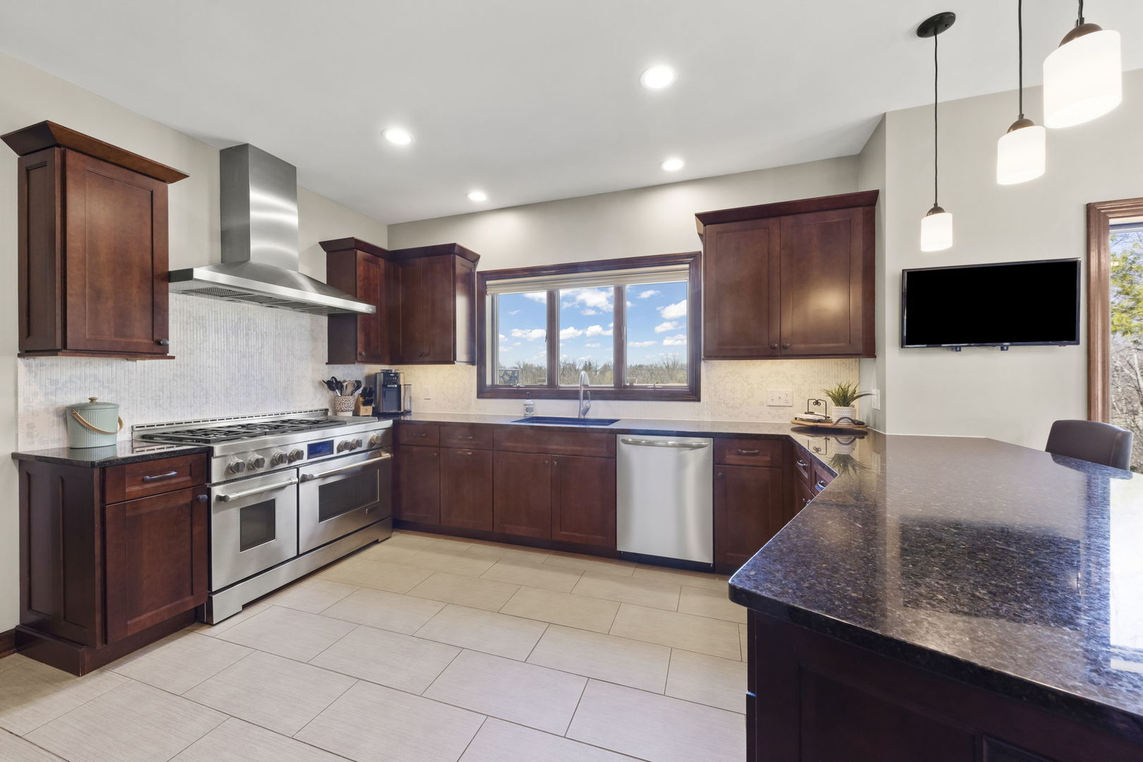 8877 Kennedy Road, Yorkville, IL 60560