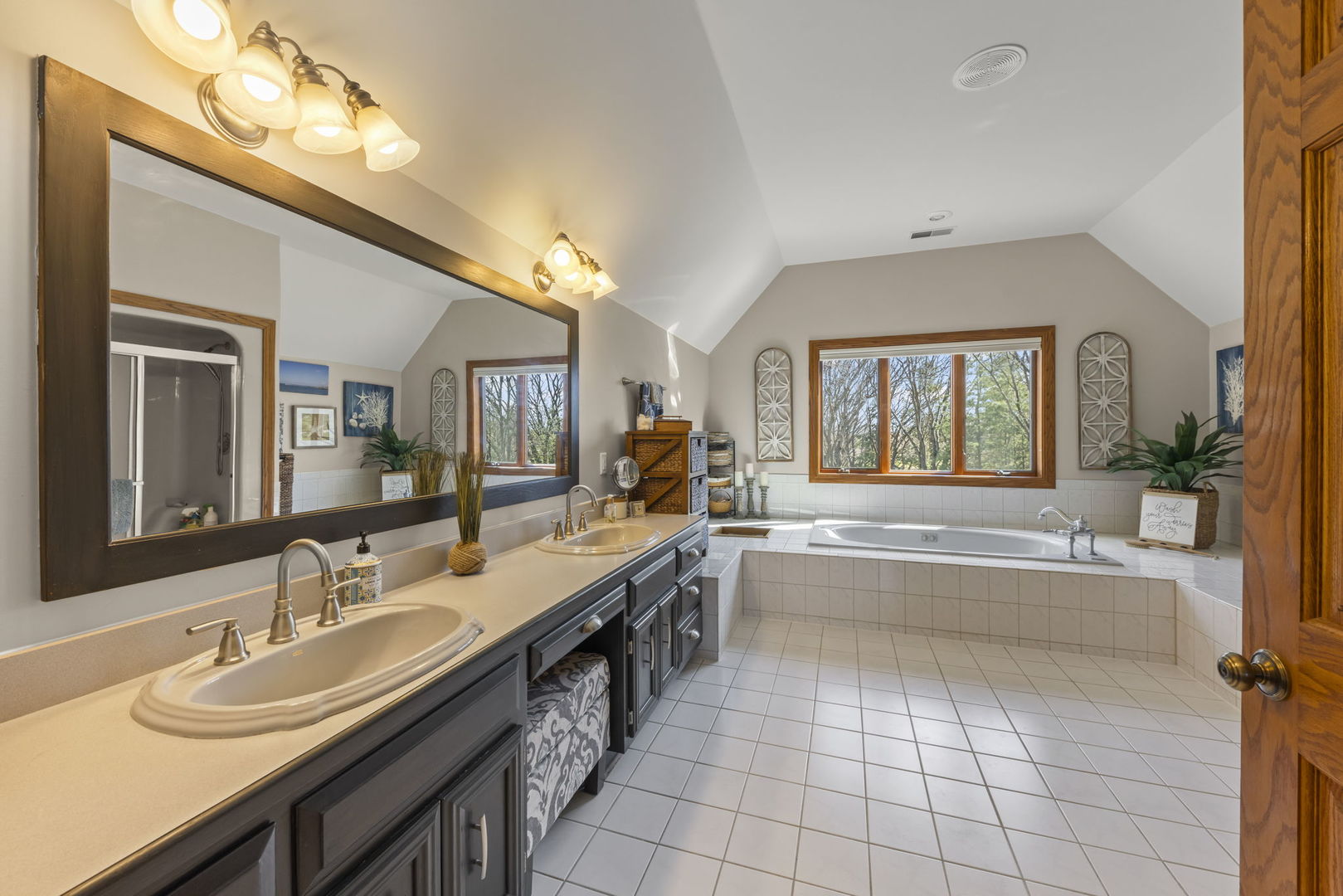 8877 Kennedy Road, Yorkville, IL 60560