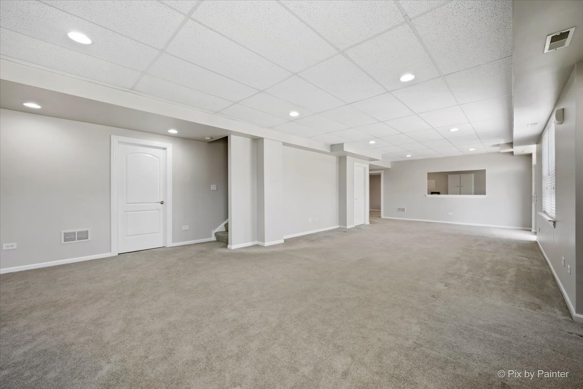 305 Colonial Drive, Vernon Hills, IL 60061