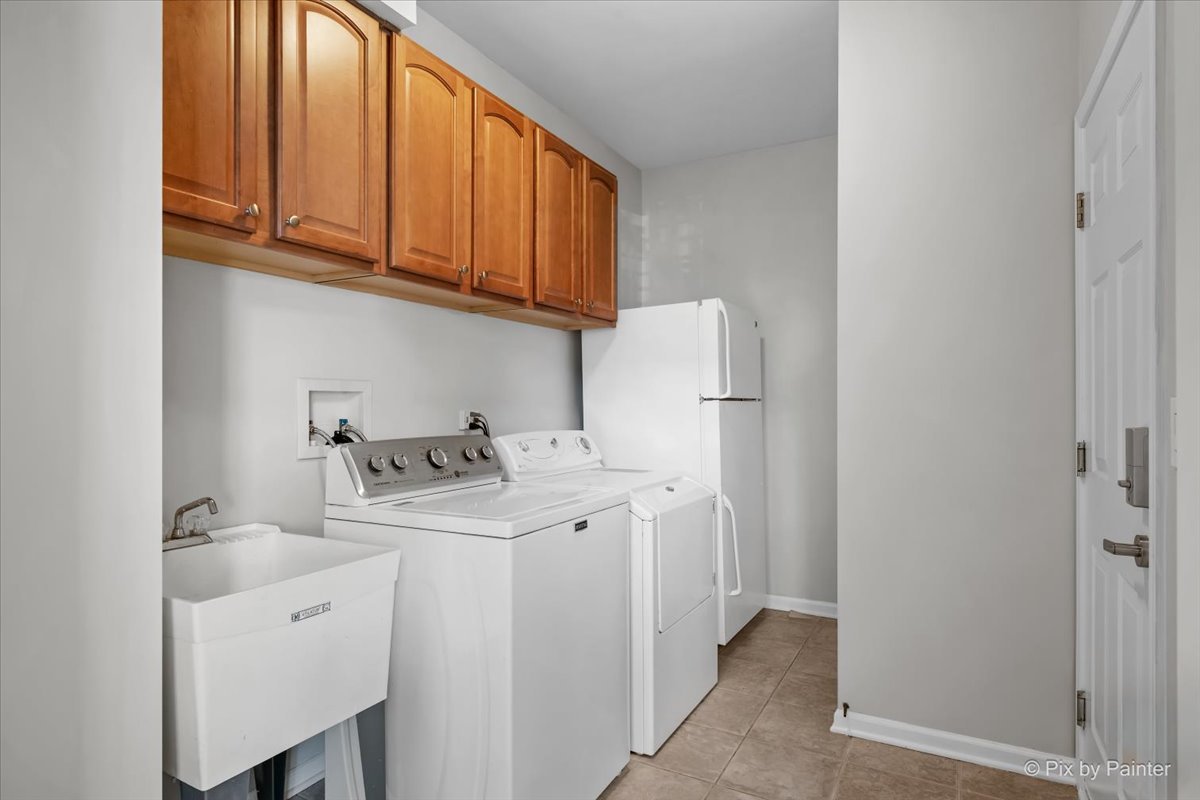 305 Colonial Drive, Vernon Hills, IL 60061