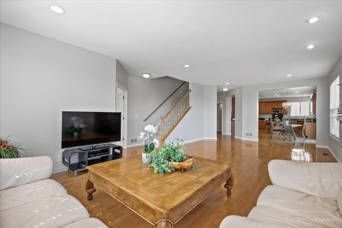 305 Colonial Drive, Vernon Hills, IL 60061