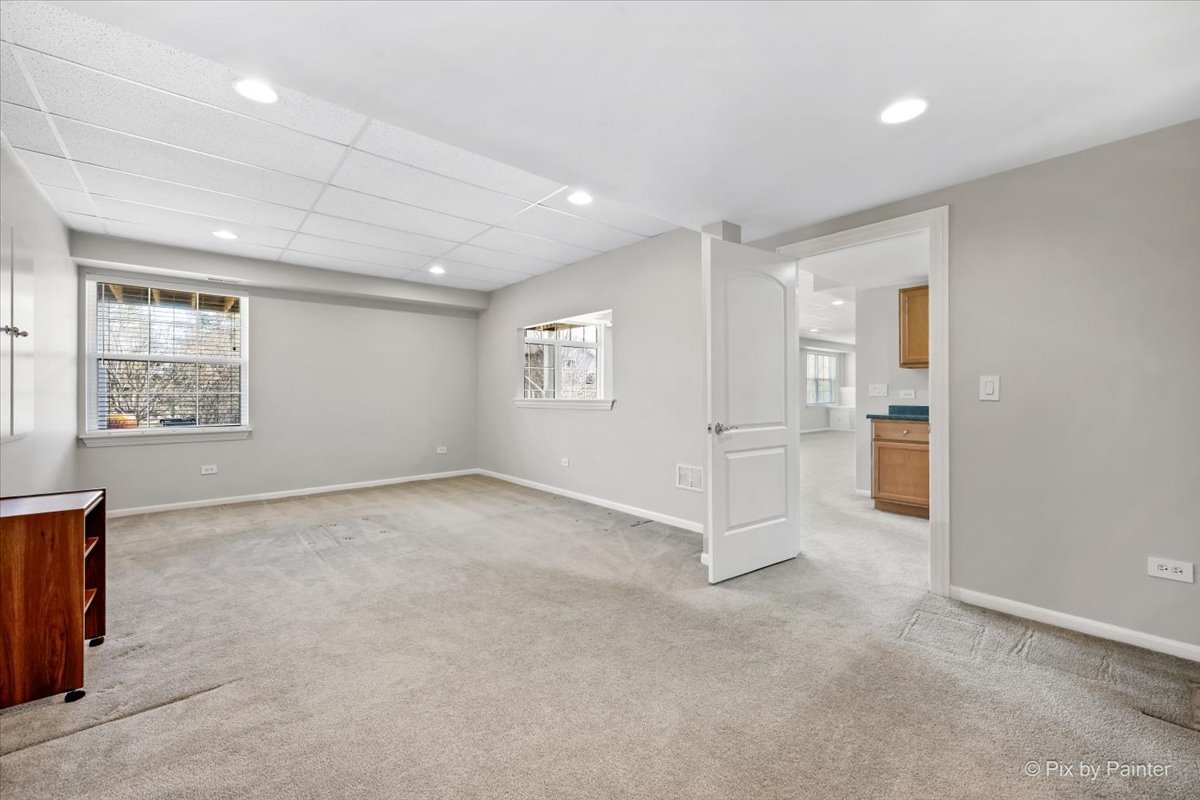 305 Colonial Drive, Vernon Hills, IL 60061