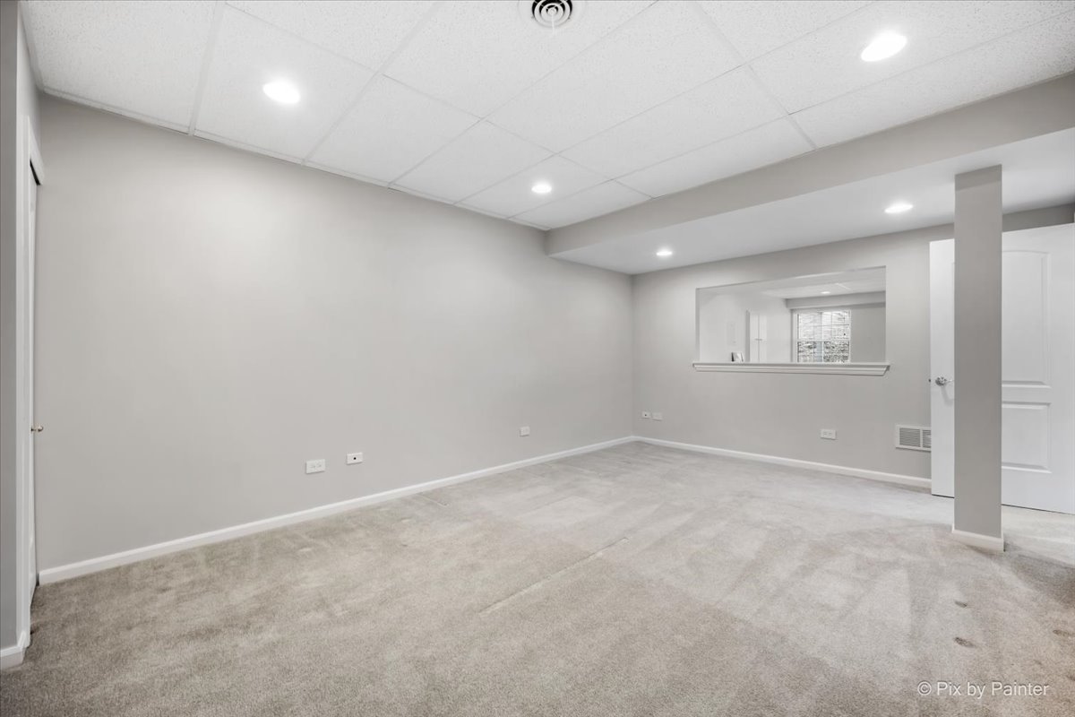 305 Colonial Drive, Vernon Hills, IL 60061