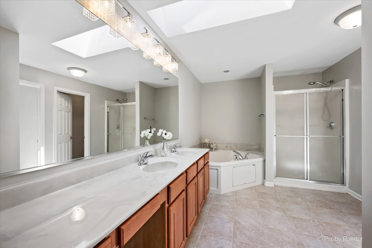 305 Colonial Drive, Vernon Hills, IL 60061