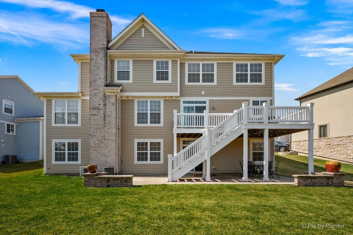 305 Colonial Drive, Vernon Hills, IL 60061