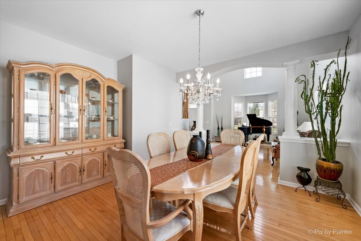 305 Colonial Drive, Vernon Hills, IL 60061