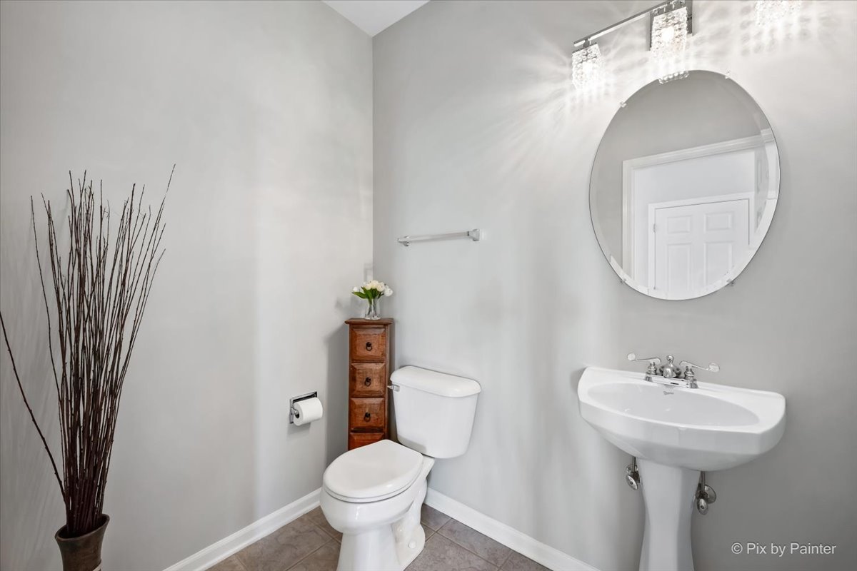 305 Colonial Drive, Vernon Hills, IL 60061