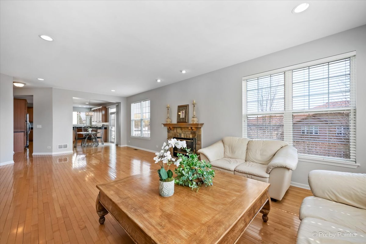 305 Colonial Drive, Vernon Hills, IL 60061