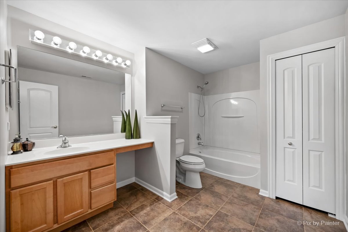 305 Colonial Drive, Vernon Hills, IL 60061