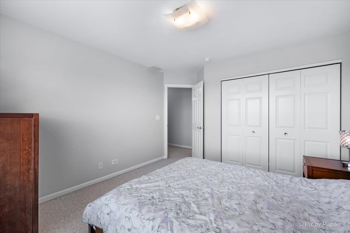 305 Colonial Drive, Vernon Hills, IL 60061