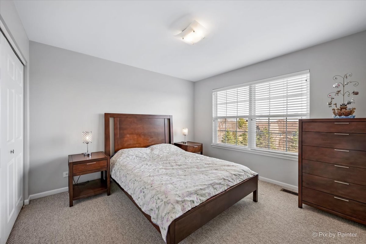 305 Colonial Drive, Vernon Hills, IL 60061