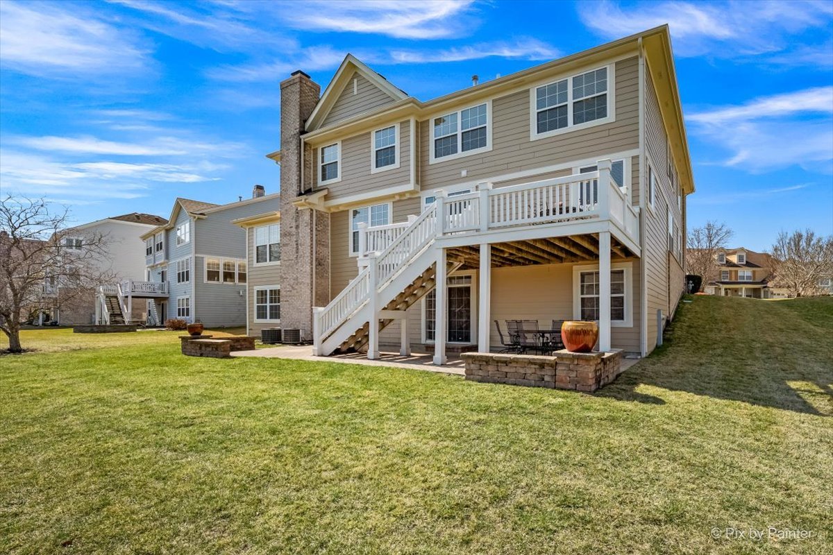 305 Colonial Drive, Vernon Hills, IL 60061