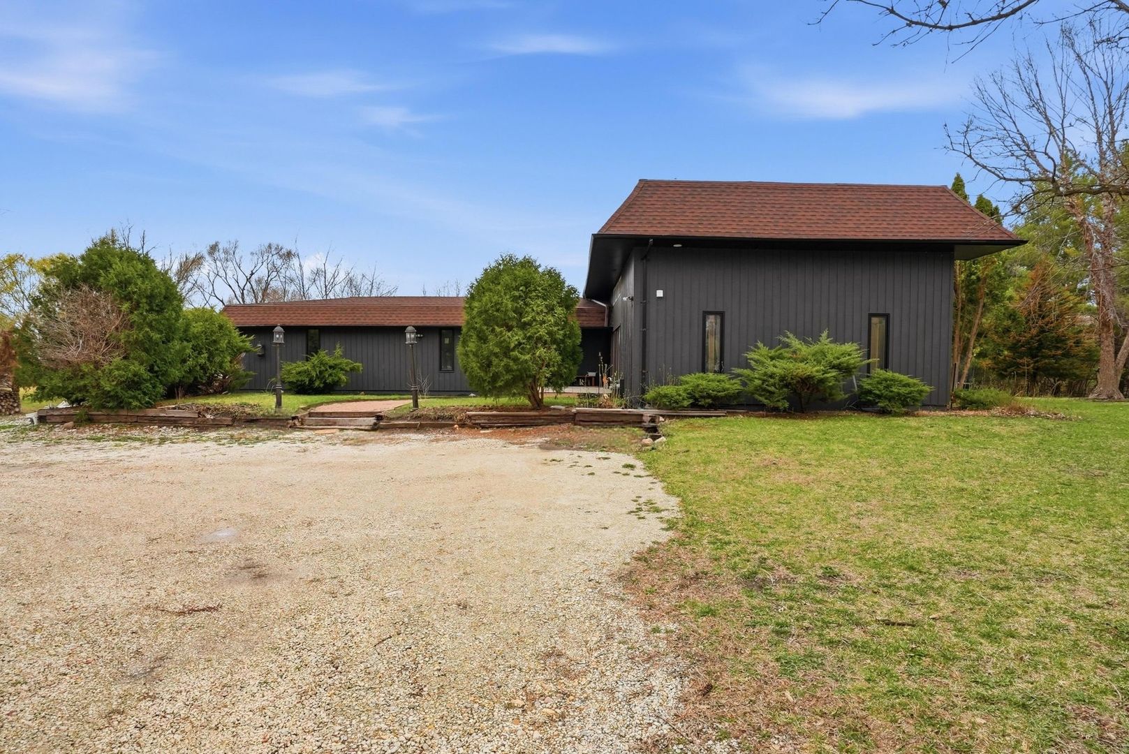 6225 Lakewood Drive, Marengo, IL 60152