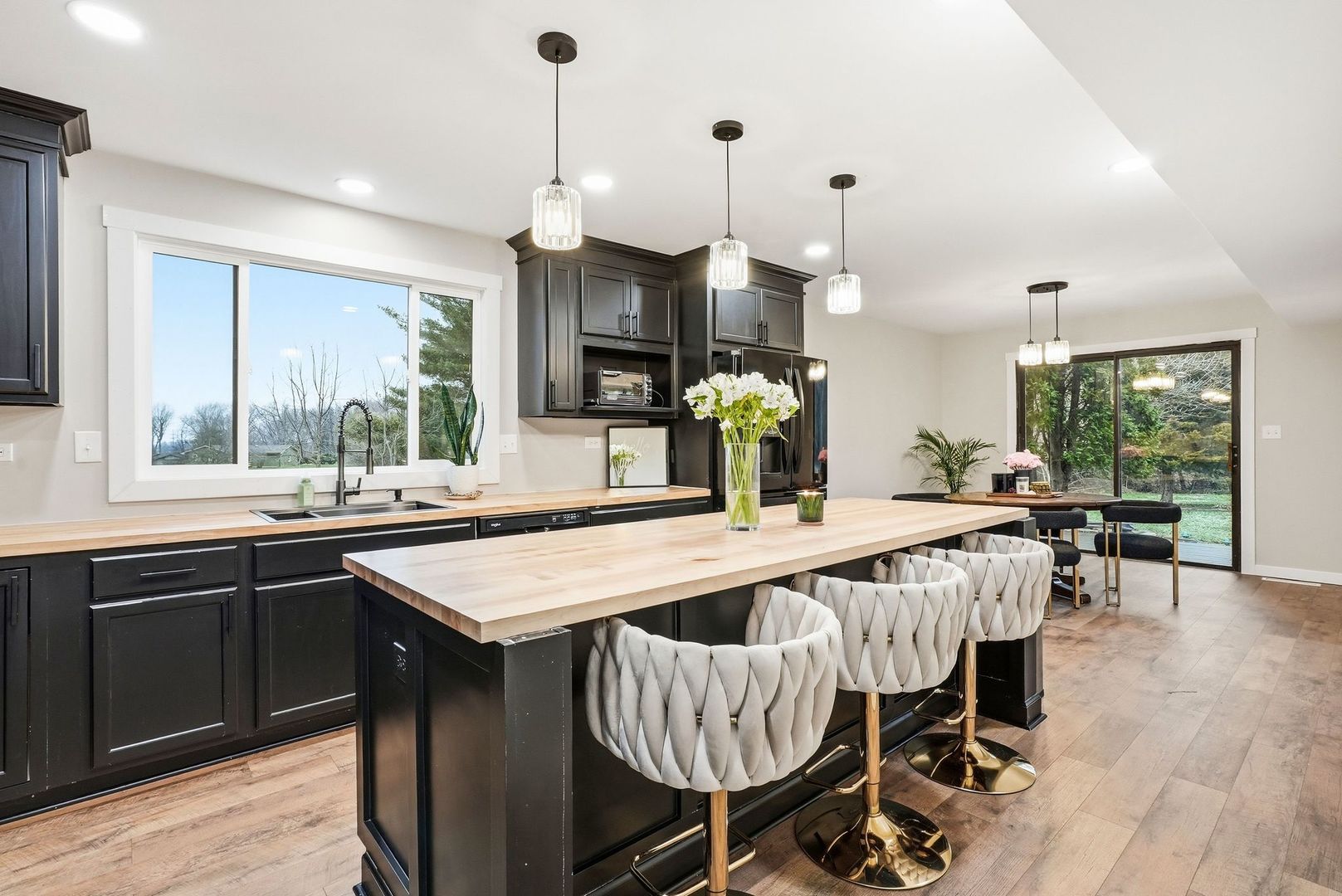 6225 Lakewood Drive, Marengo, IL 60152