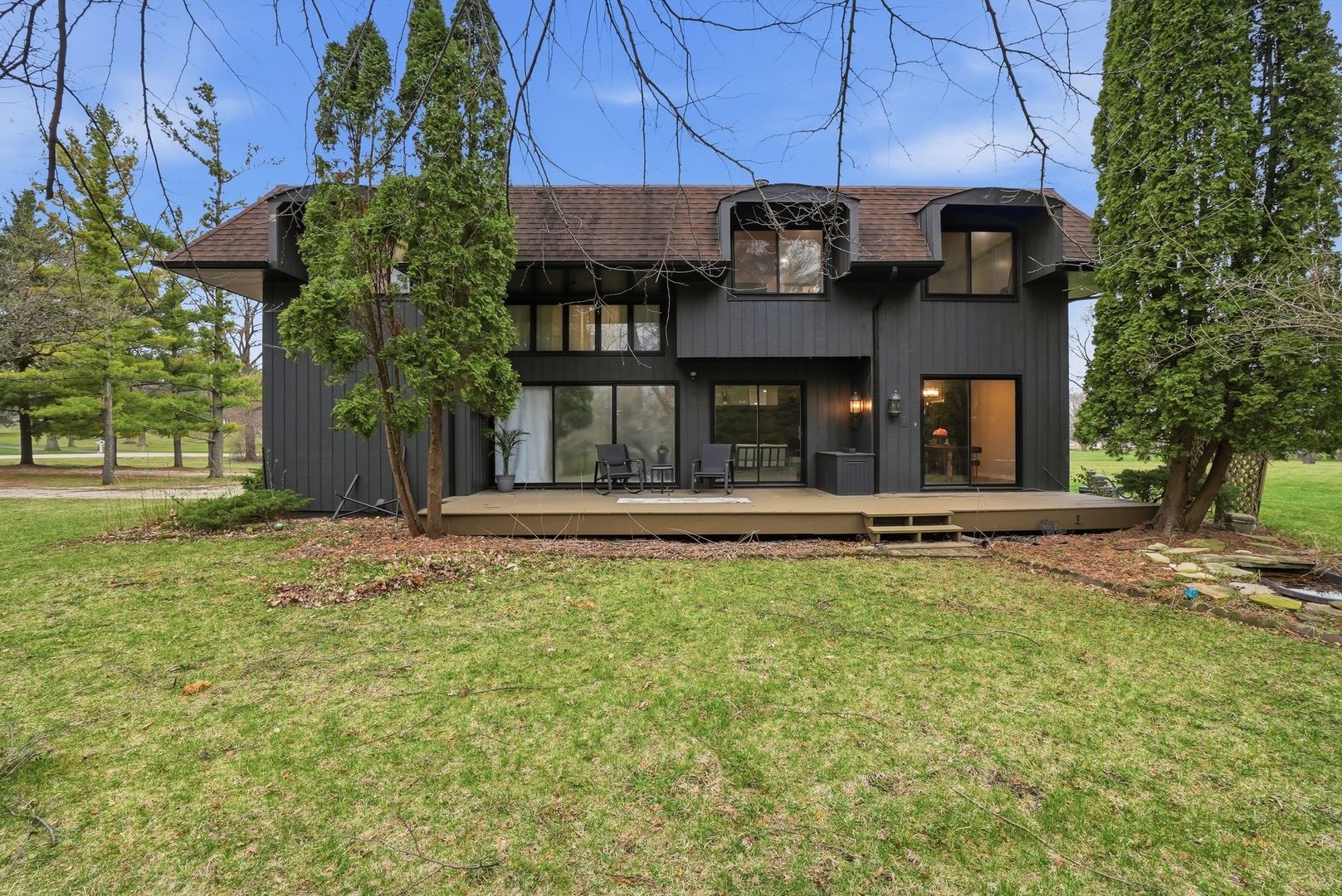 6225 Lakewood Drive, Marengo, IL 60152