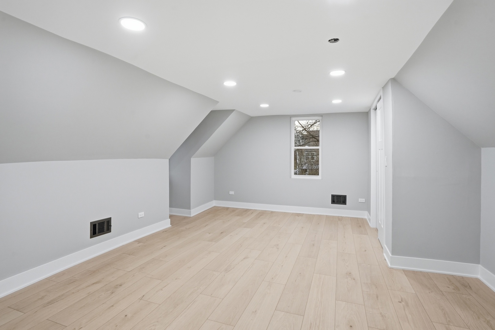 9442 S Octavia Avenue, Bridgeview, IL 60455