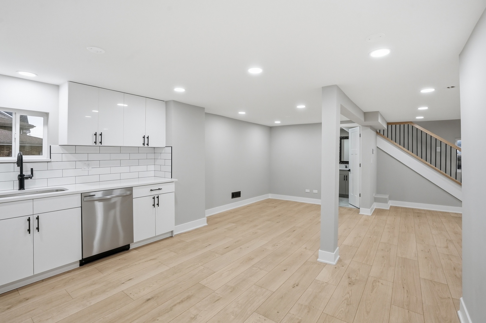 9442 S Octavia Avenue, Bridgeview, IL 60455