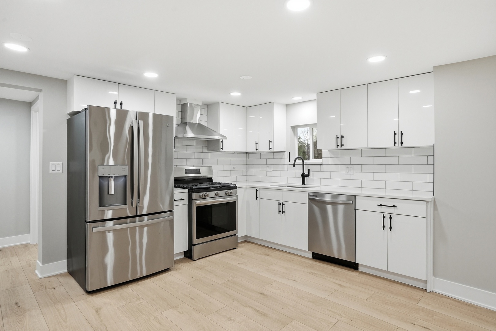 9442 S Octavia Avenue, Bridgeview, IL 60455