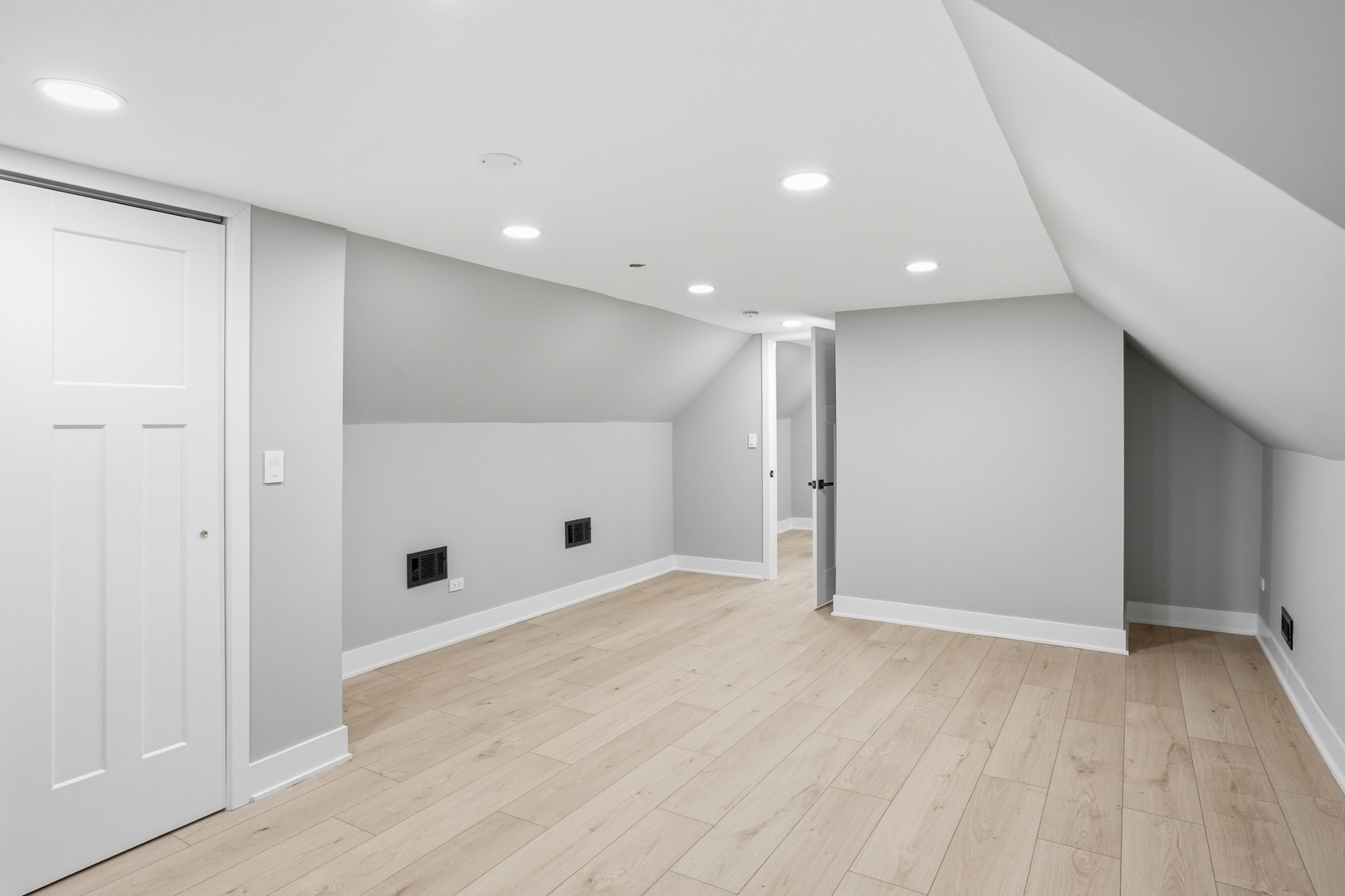 9442 S Octavia Avenue, Bridgeview, IL 60455