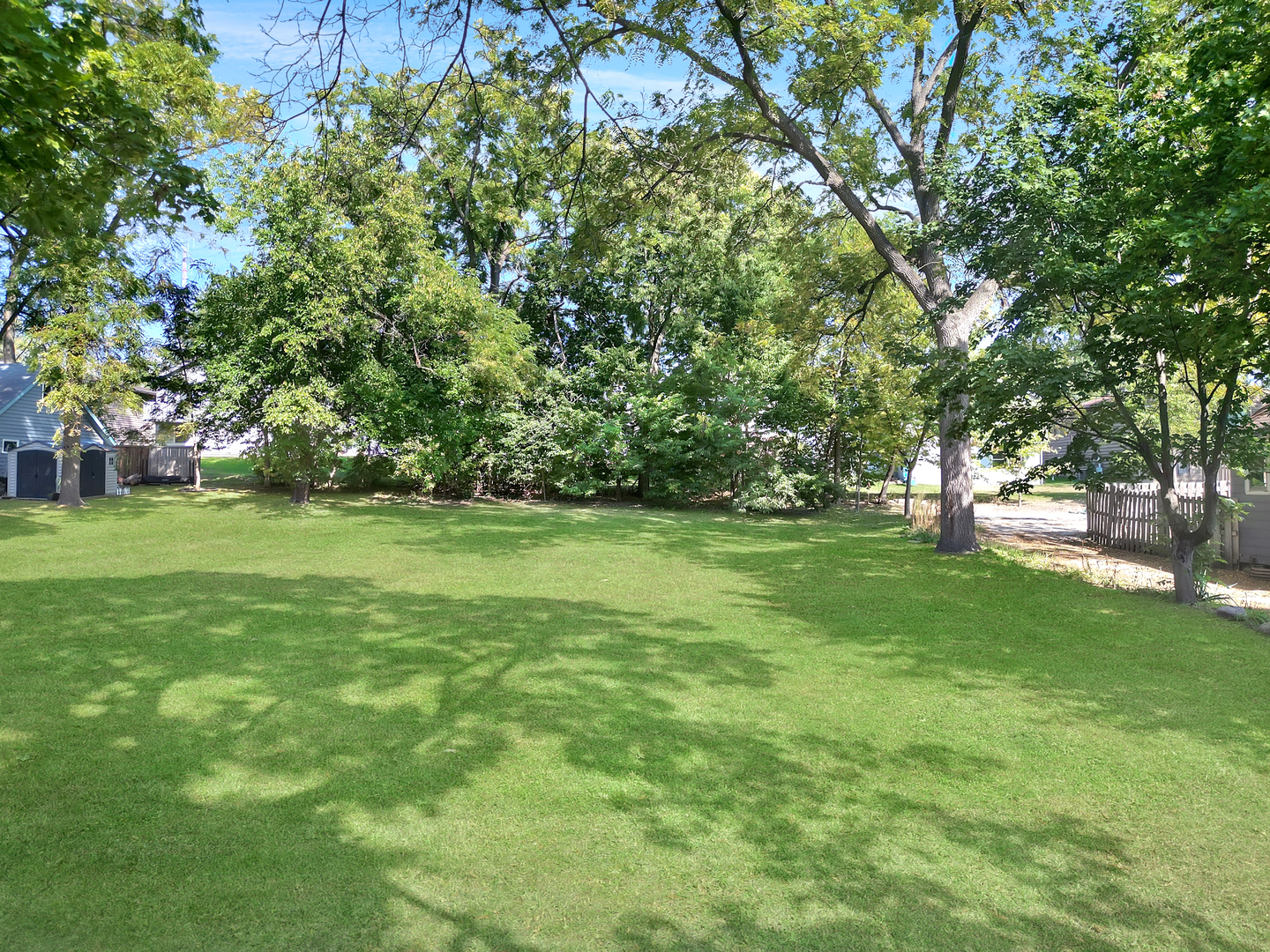 212 W Ellis Avenue, Libertyville, IL 60048