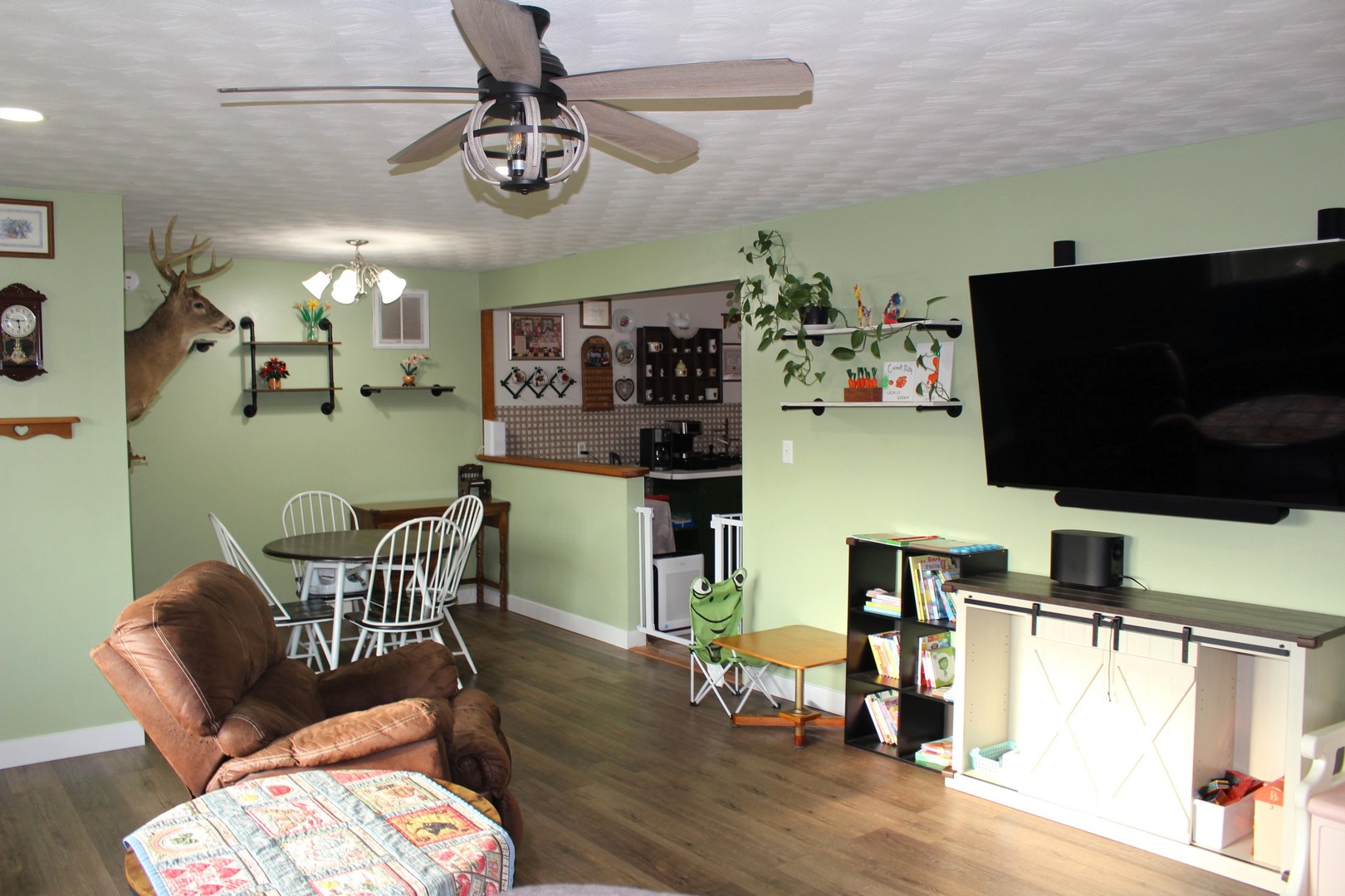 8 Edgelea Circle, Clinton, IL 61727