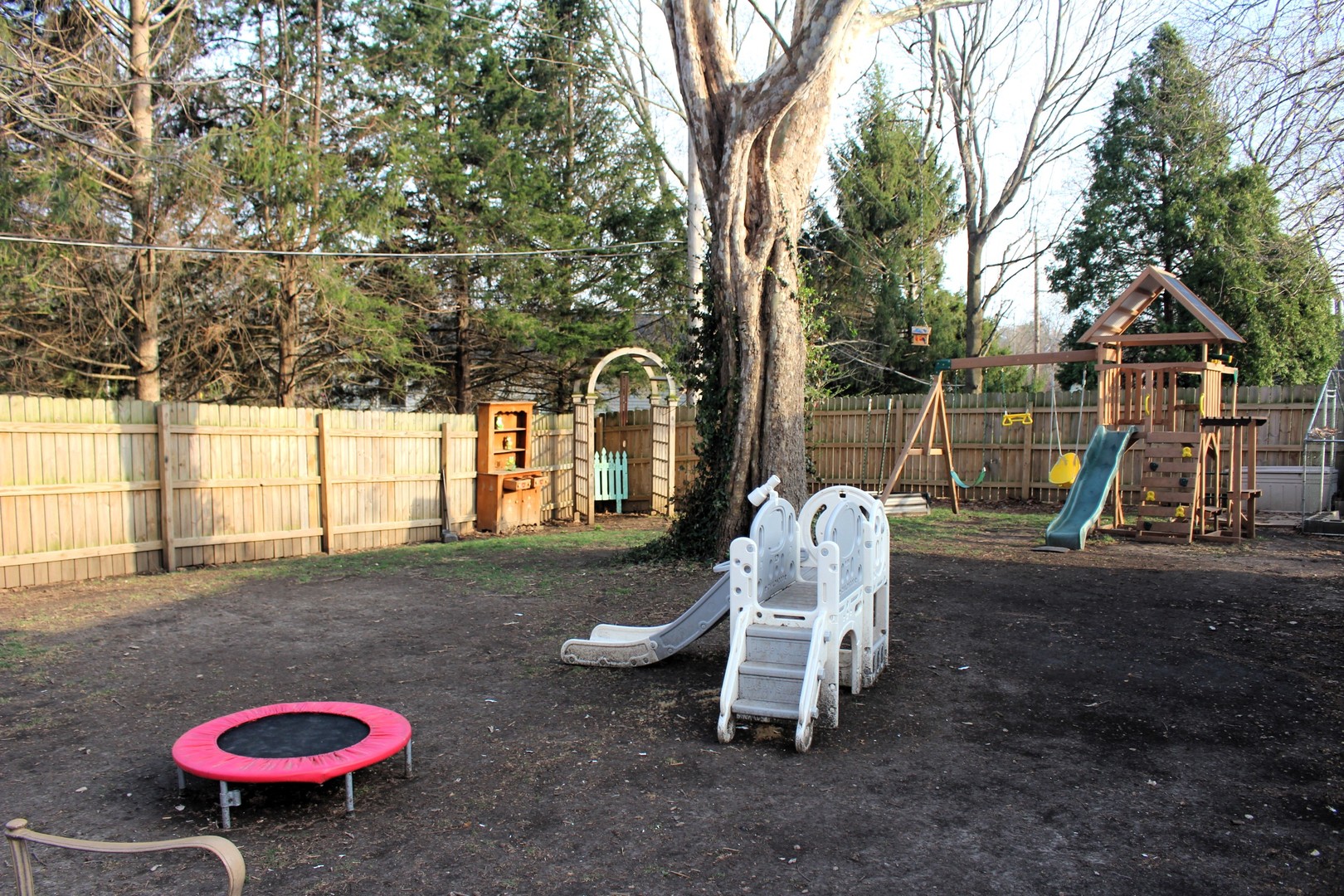 8 Edgelea Circle, Clinton, IL 61727