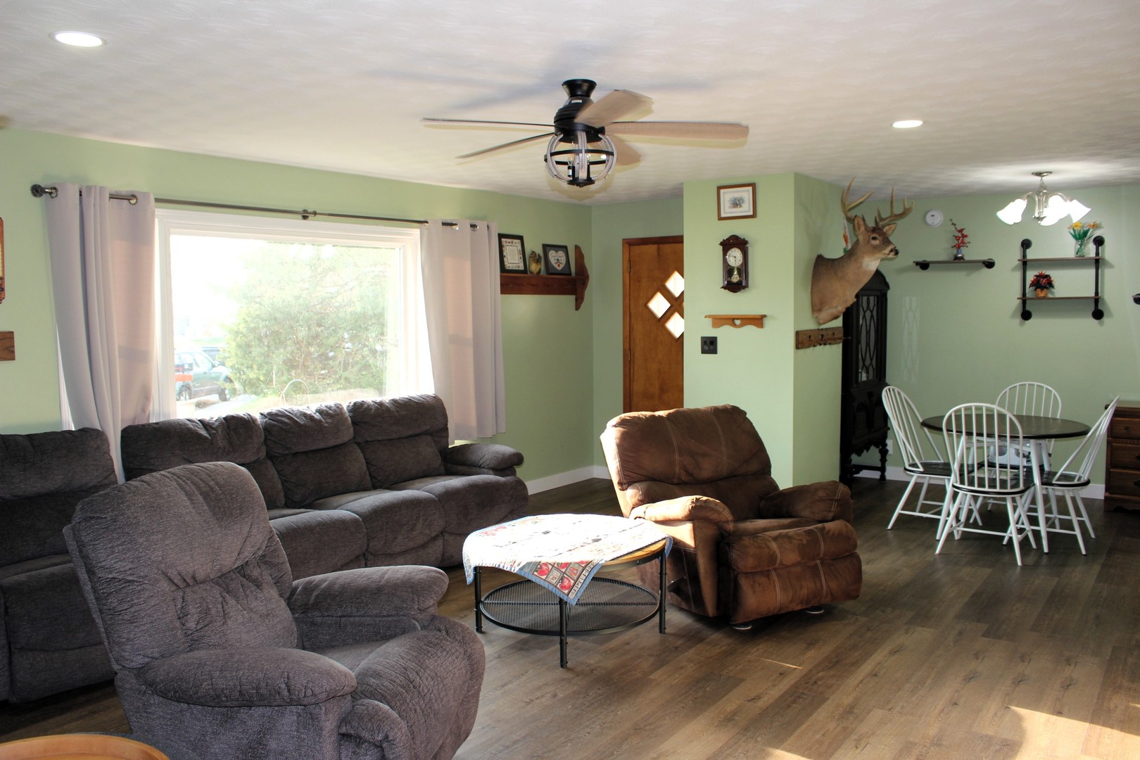 8 Edgelea Circle, Clinton, IL 61727