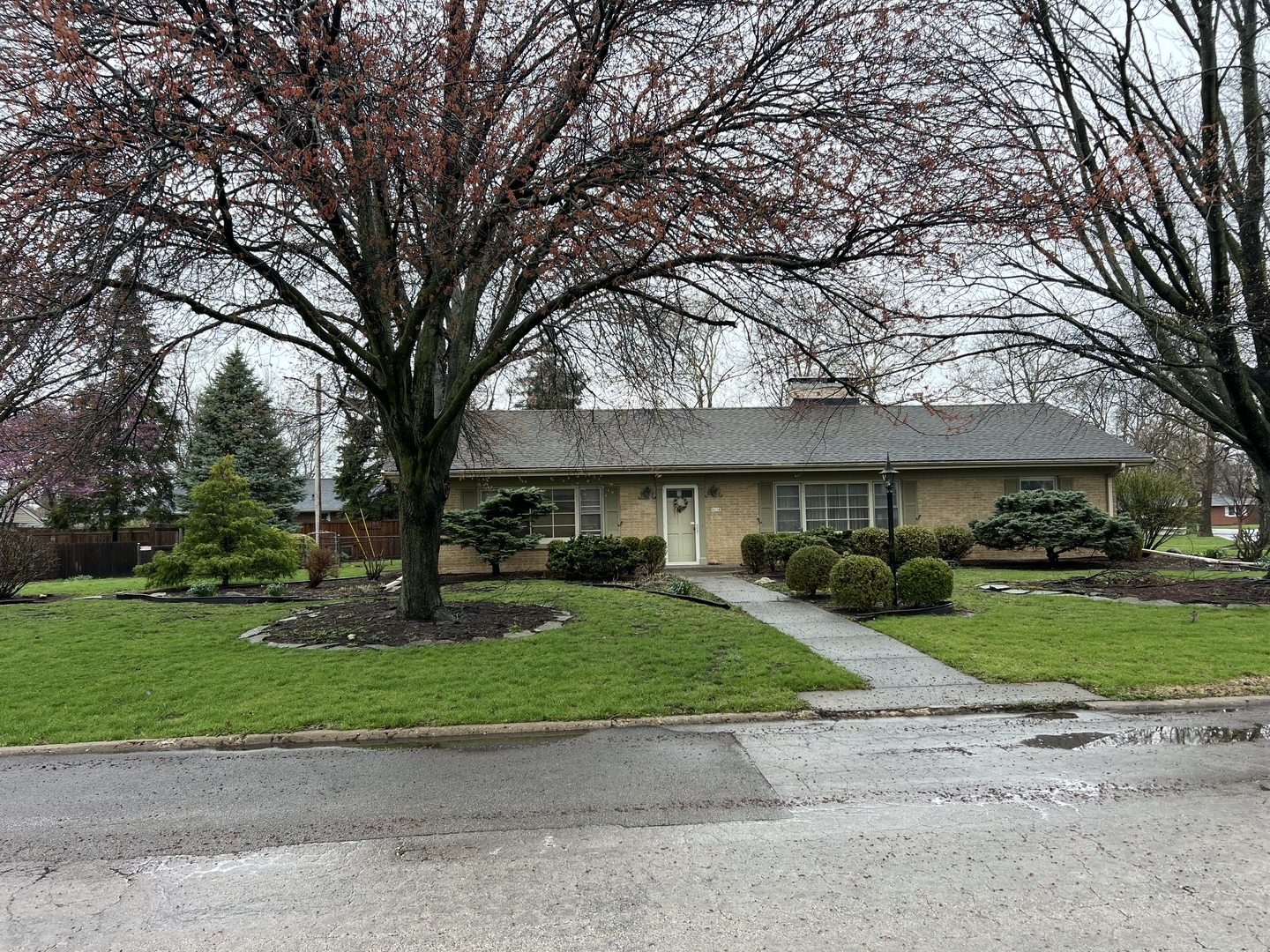 2118 Eastgate Place, Bloomington, IL 61701