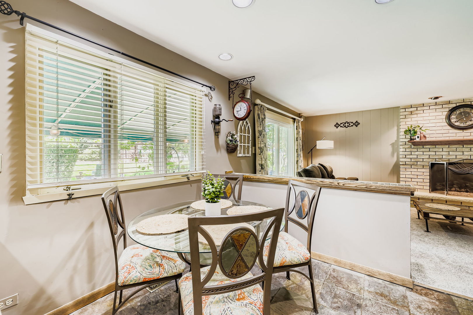 136 Caryville Lane, Schaumburg, IL 60193