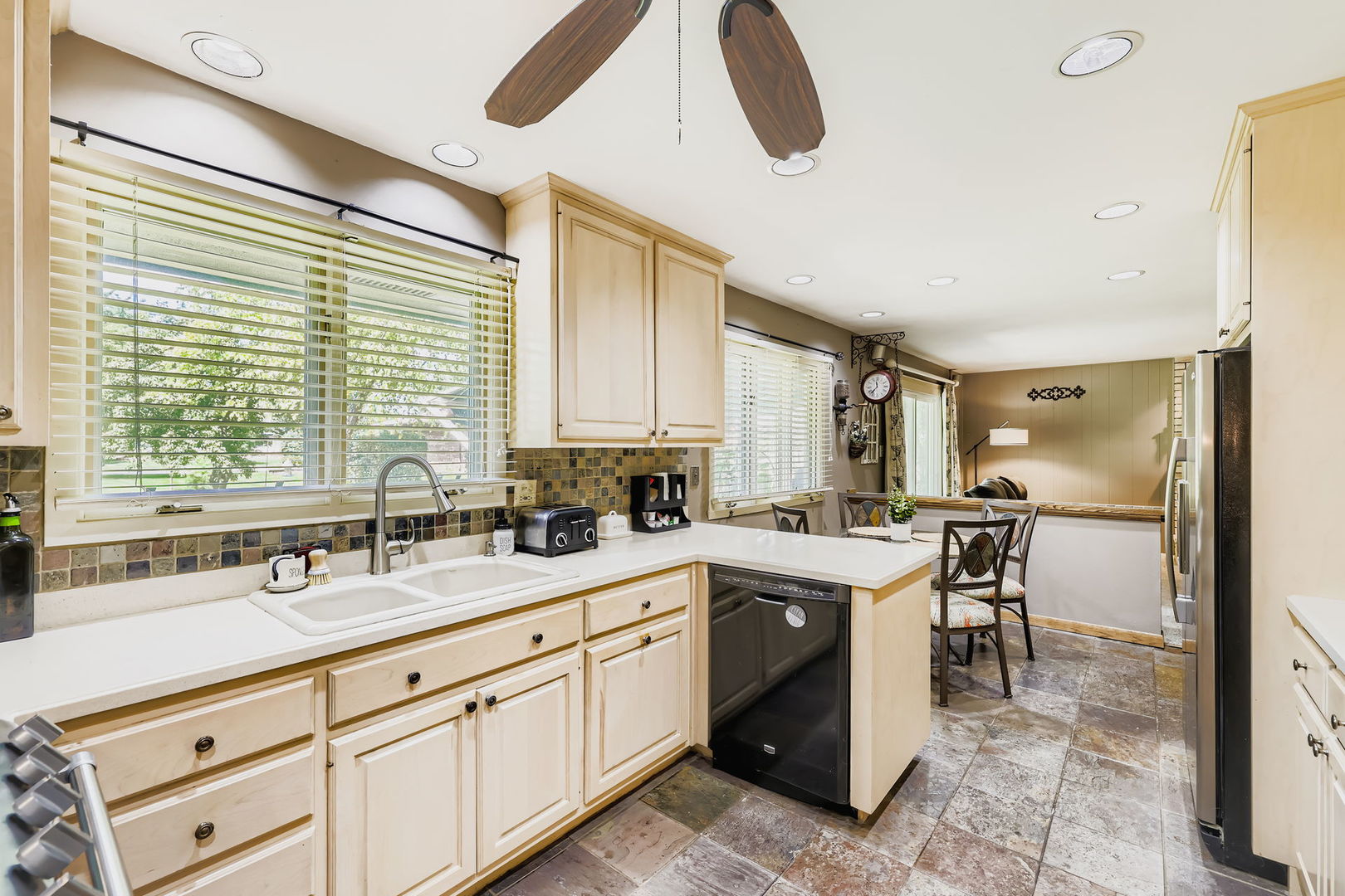 136 Caryville Lane, Schaumburg, IL 60193