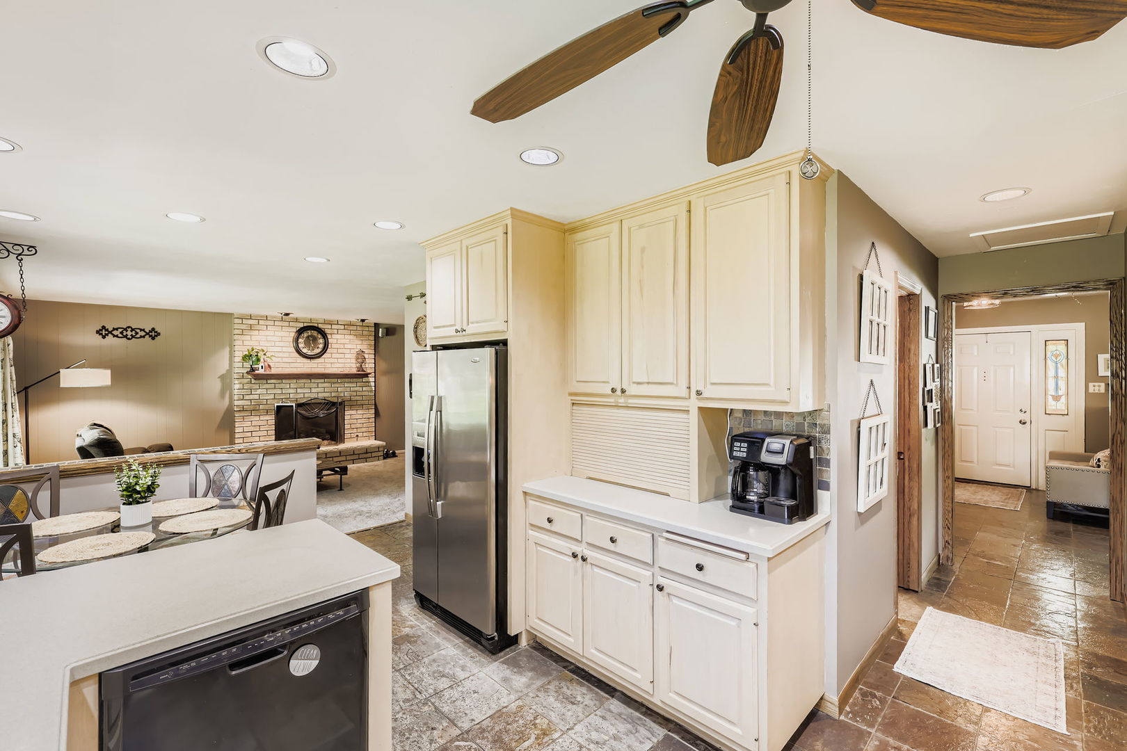 136 Caryville Lane, Schaumburg, IL 60193