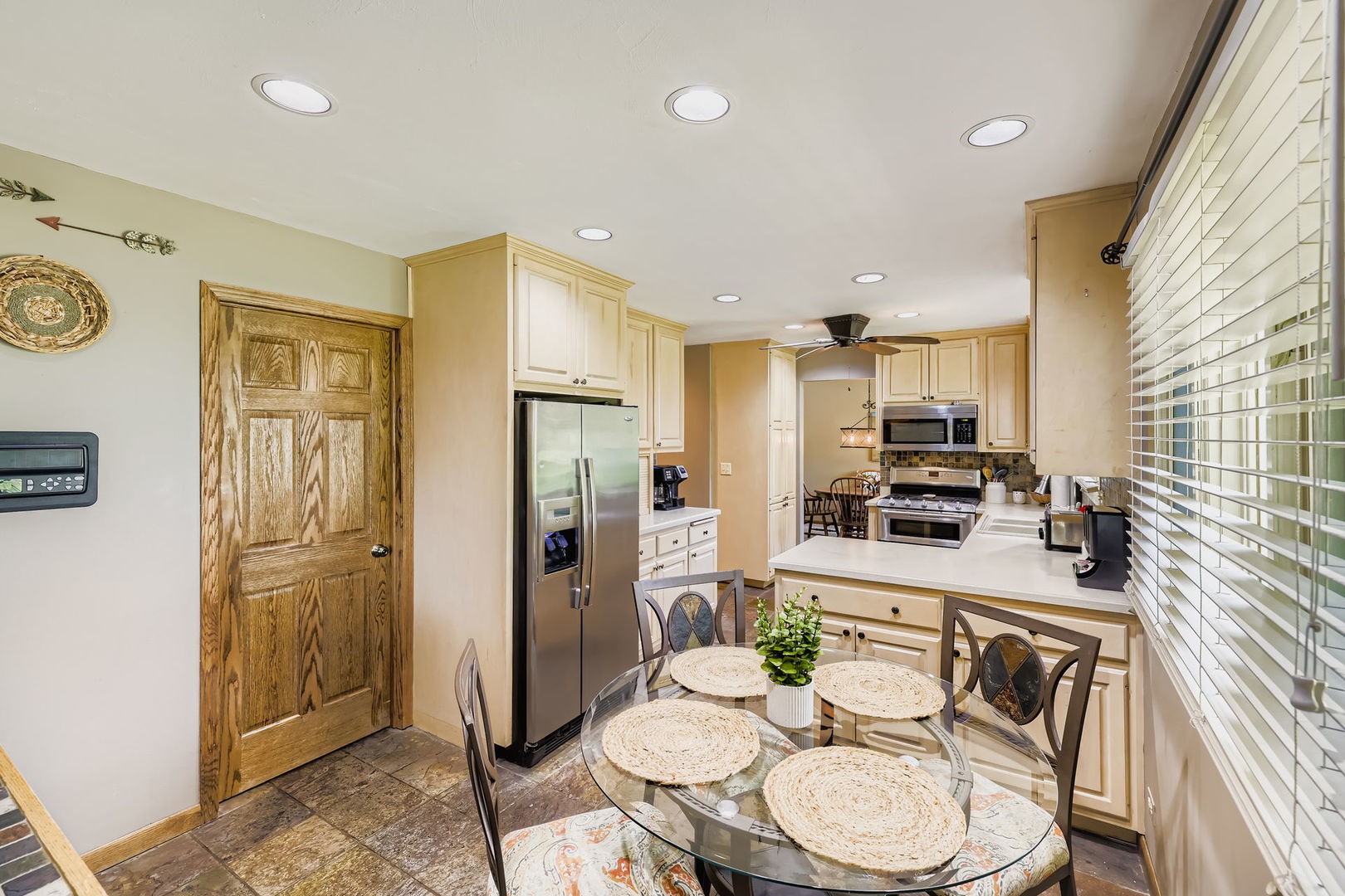 136 Caryville Lane, Schaumburg, IL 60193